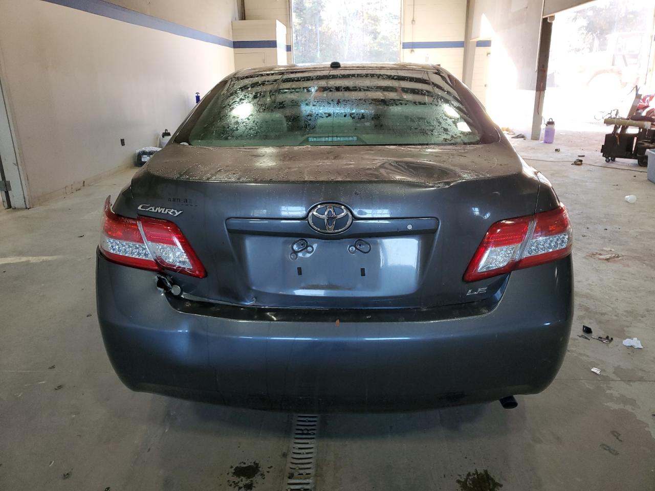 Toyota Camry Base Image 6
