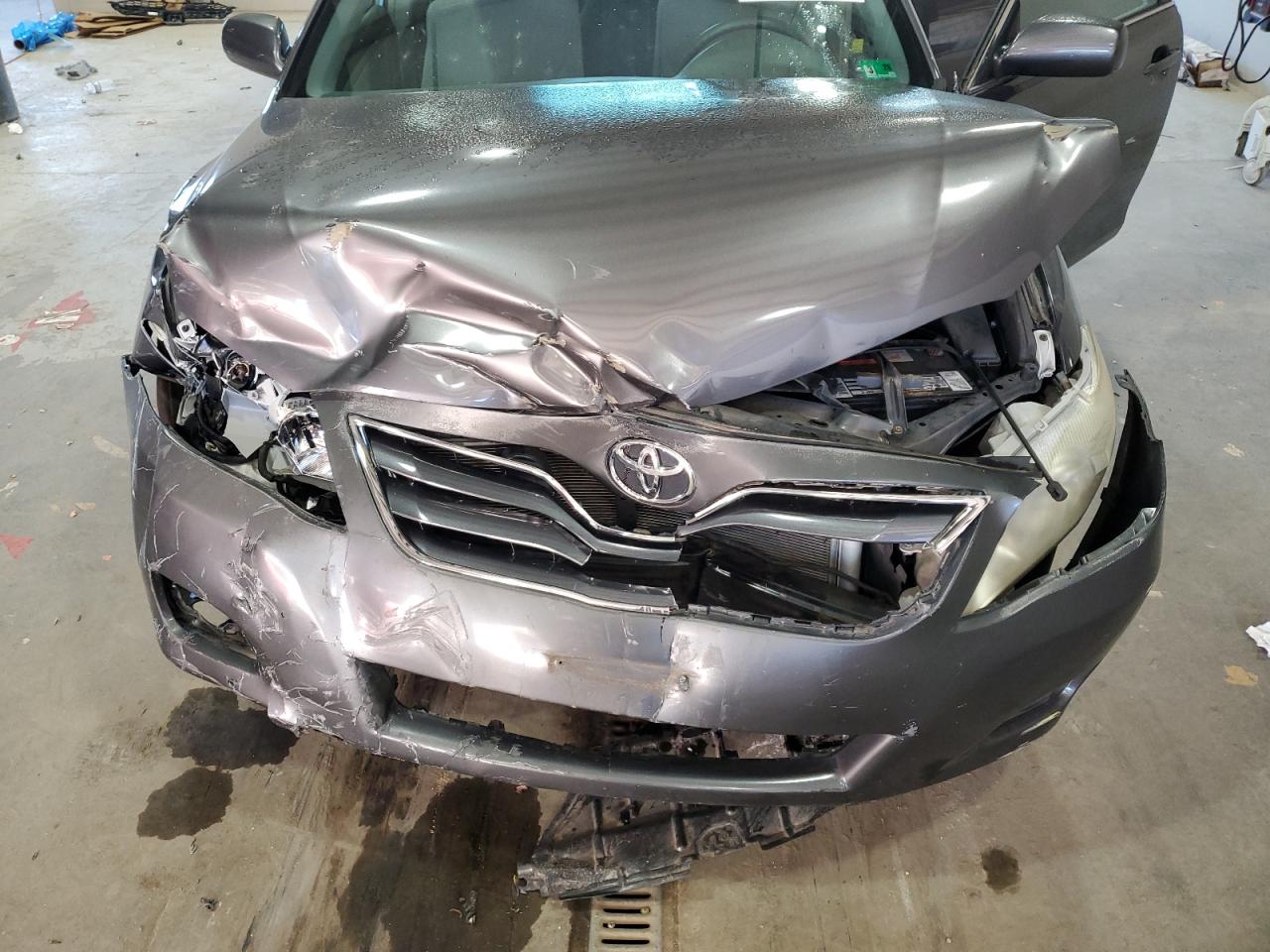 Toyota Camry Base Image 10
