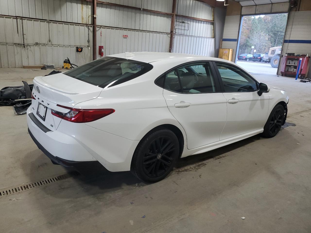 Toyota Camry Xse Image 2