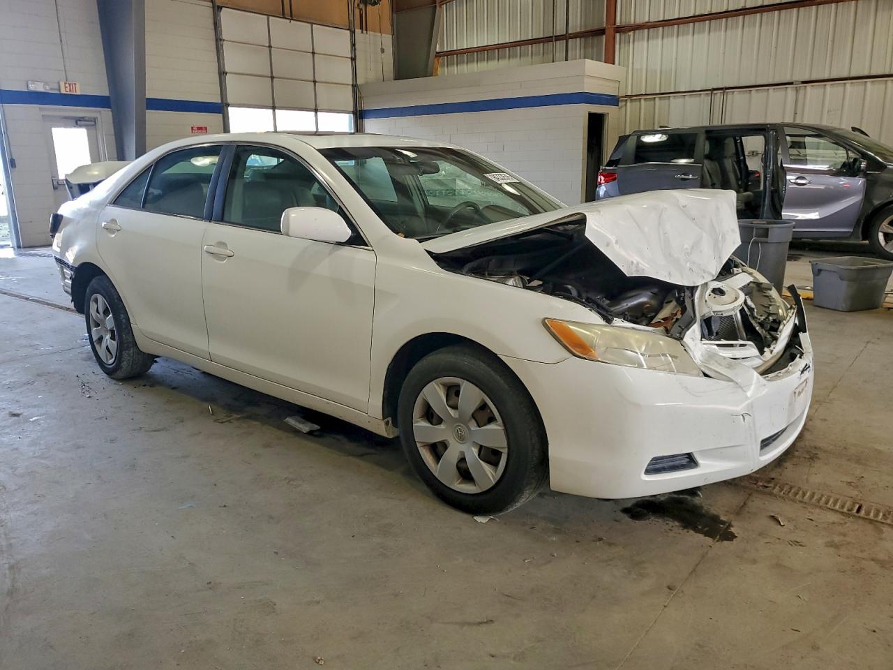 Toyota Camry Base Image 9