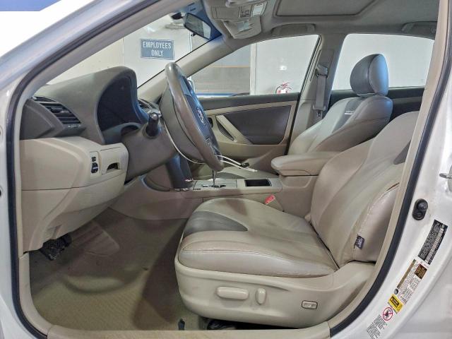 Toyota Camry Base Image 4