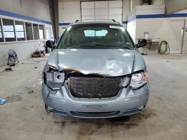 Chrysler Minivan Limited Image 5