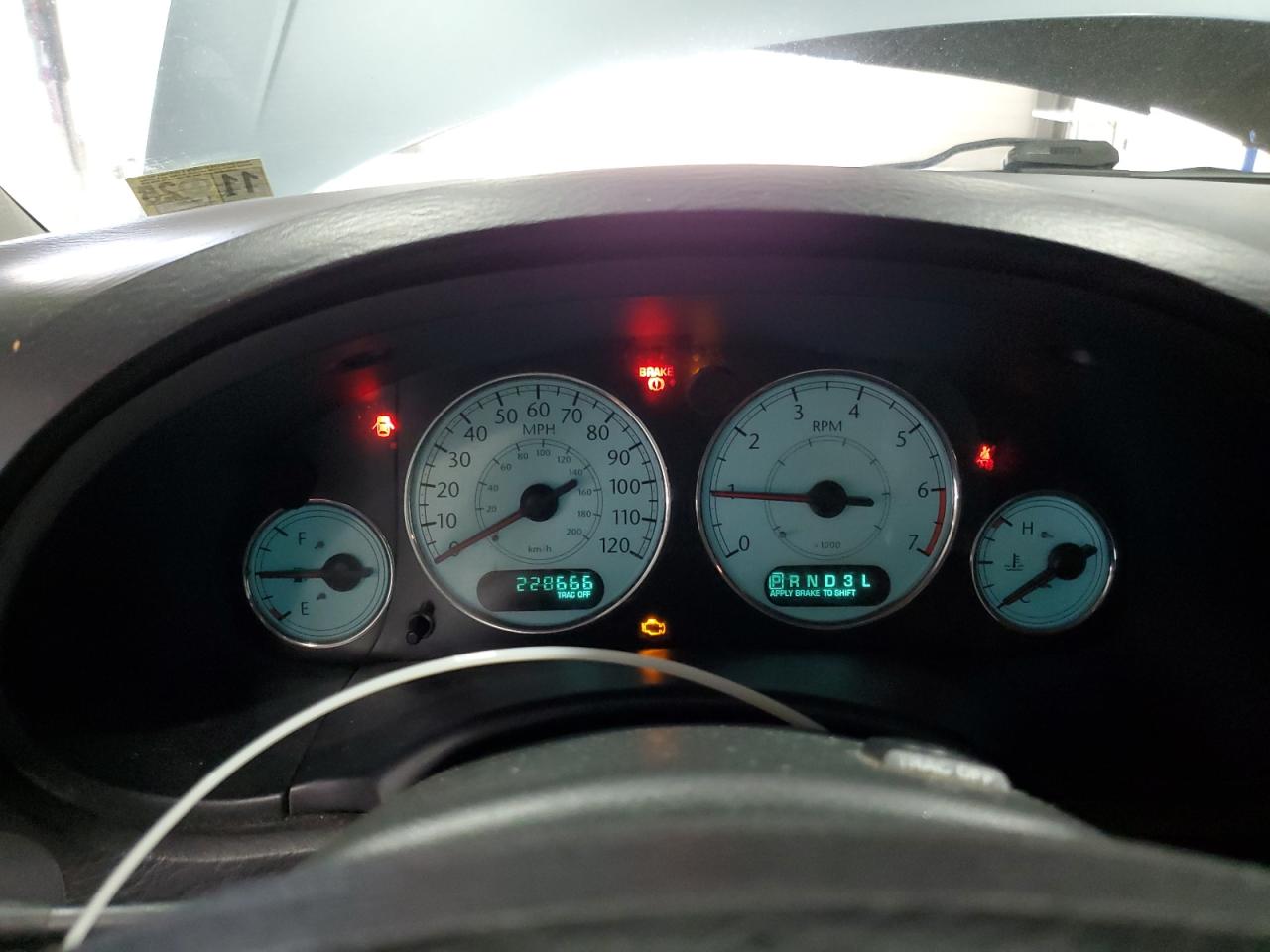 Chrysler Minivan Limited Image 4