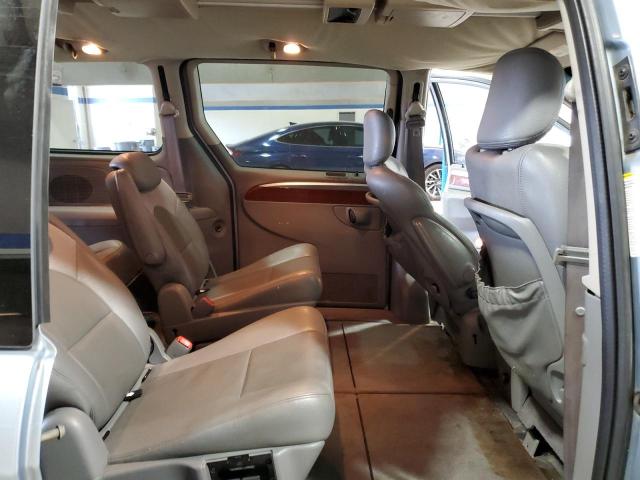 Chrysler Minivan Limited Image 7