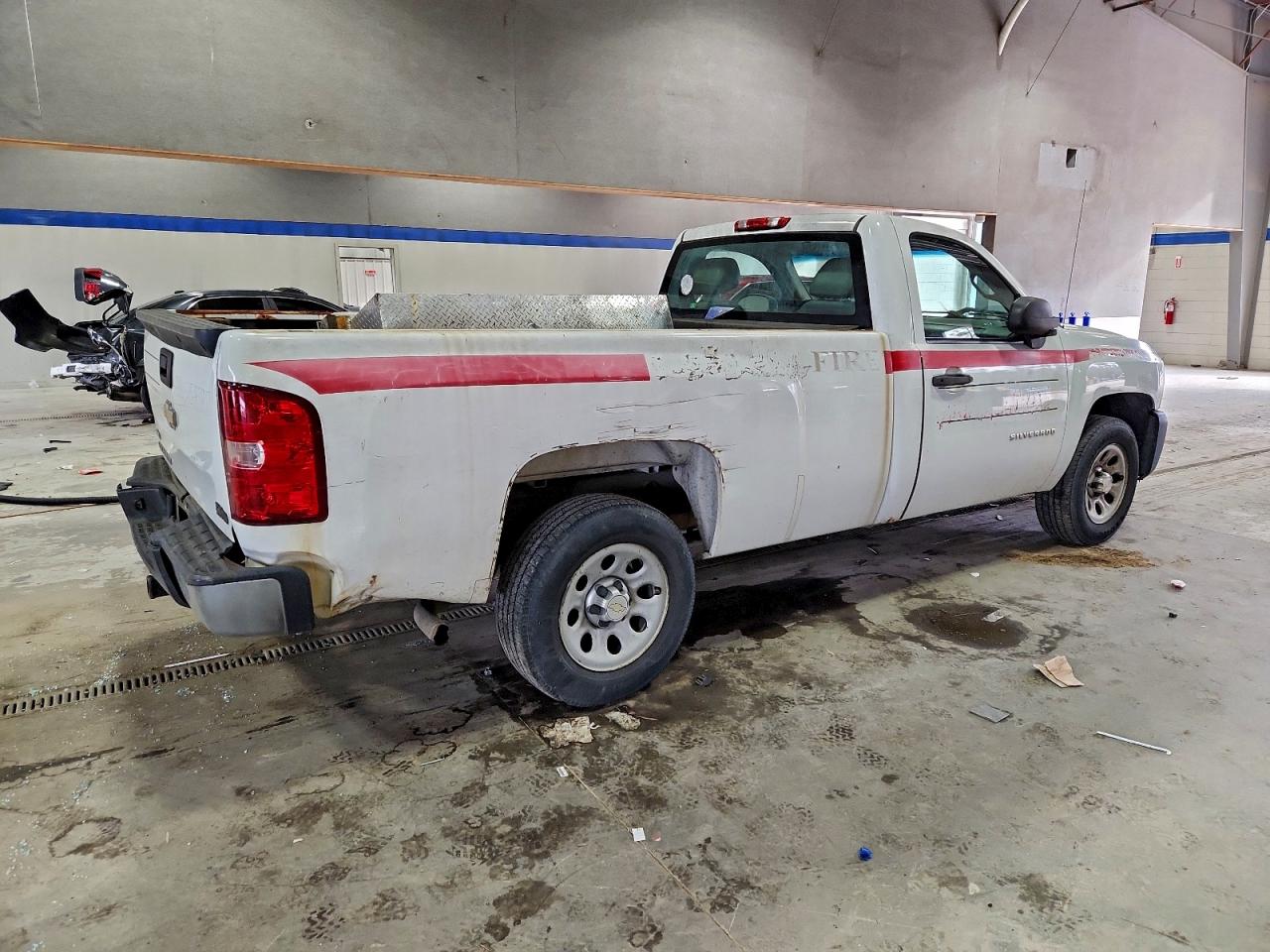 Chevrolet Silverado C1500 Image 2