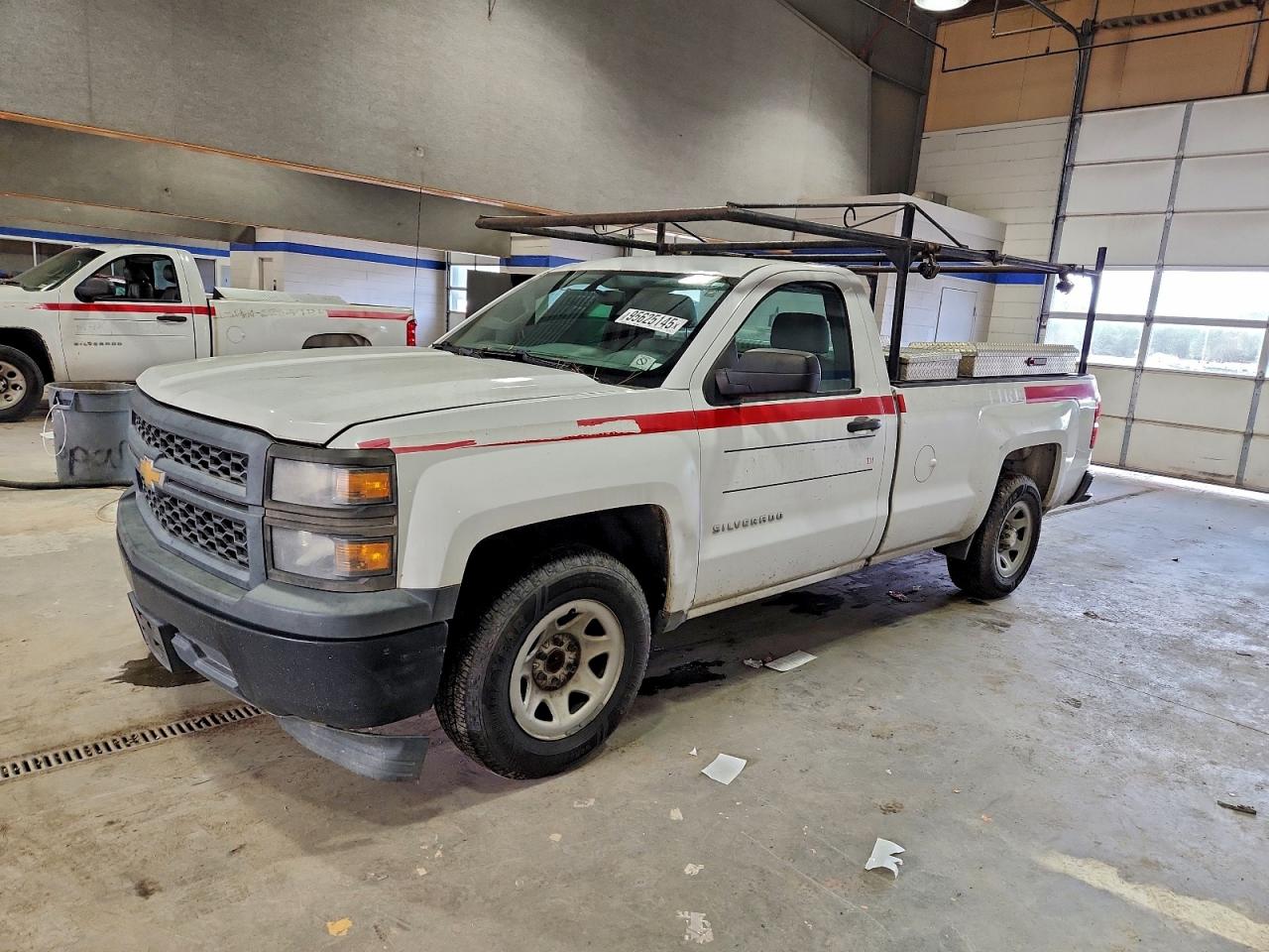 Chevrolet Silverado C1500 Image 1