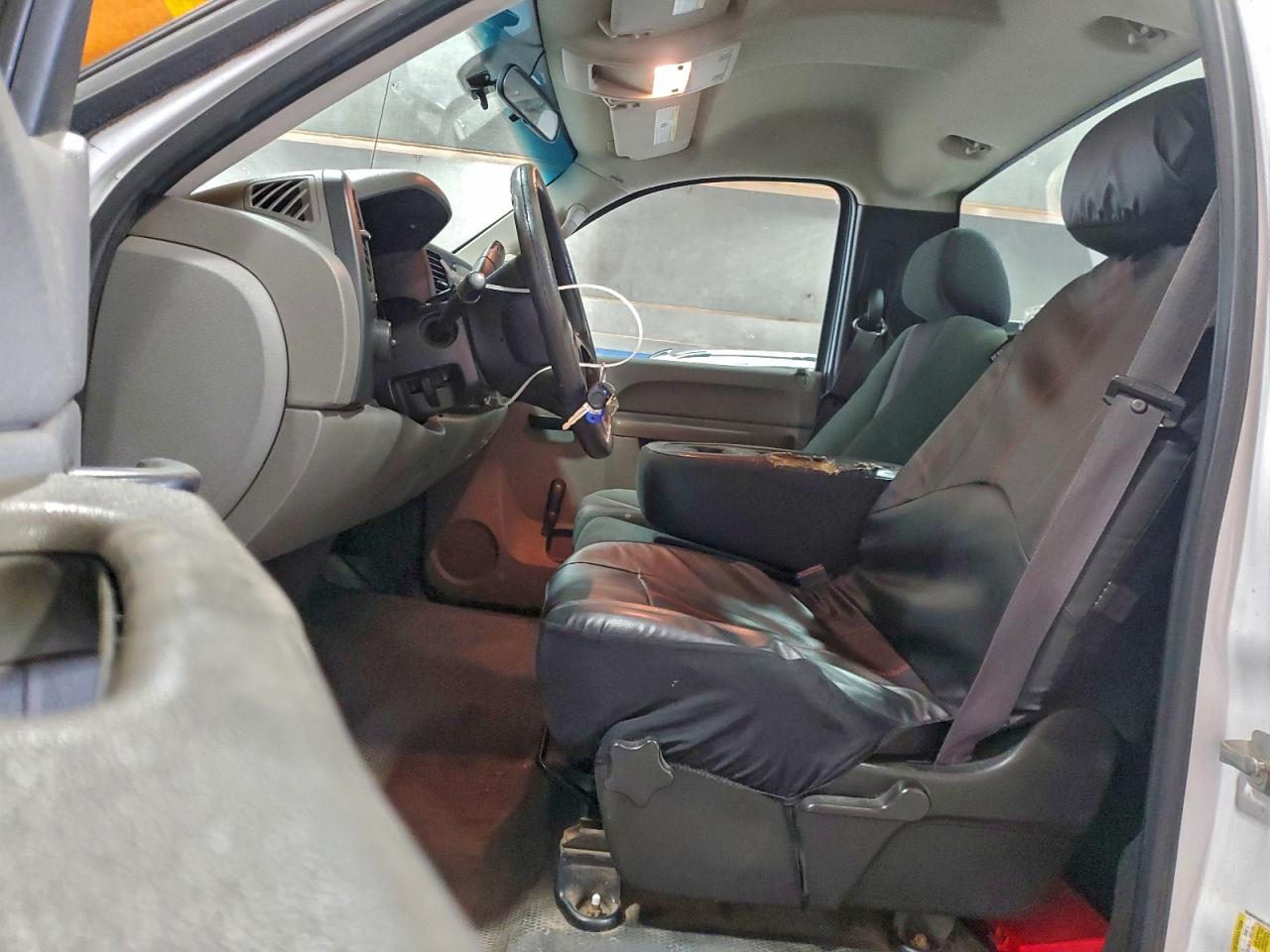 Chevrolet Silverado C1500 Image 6