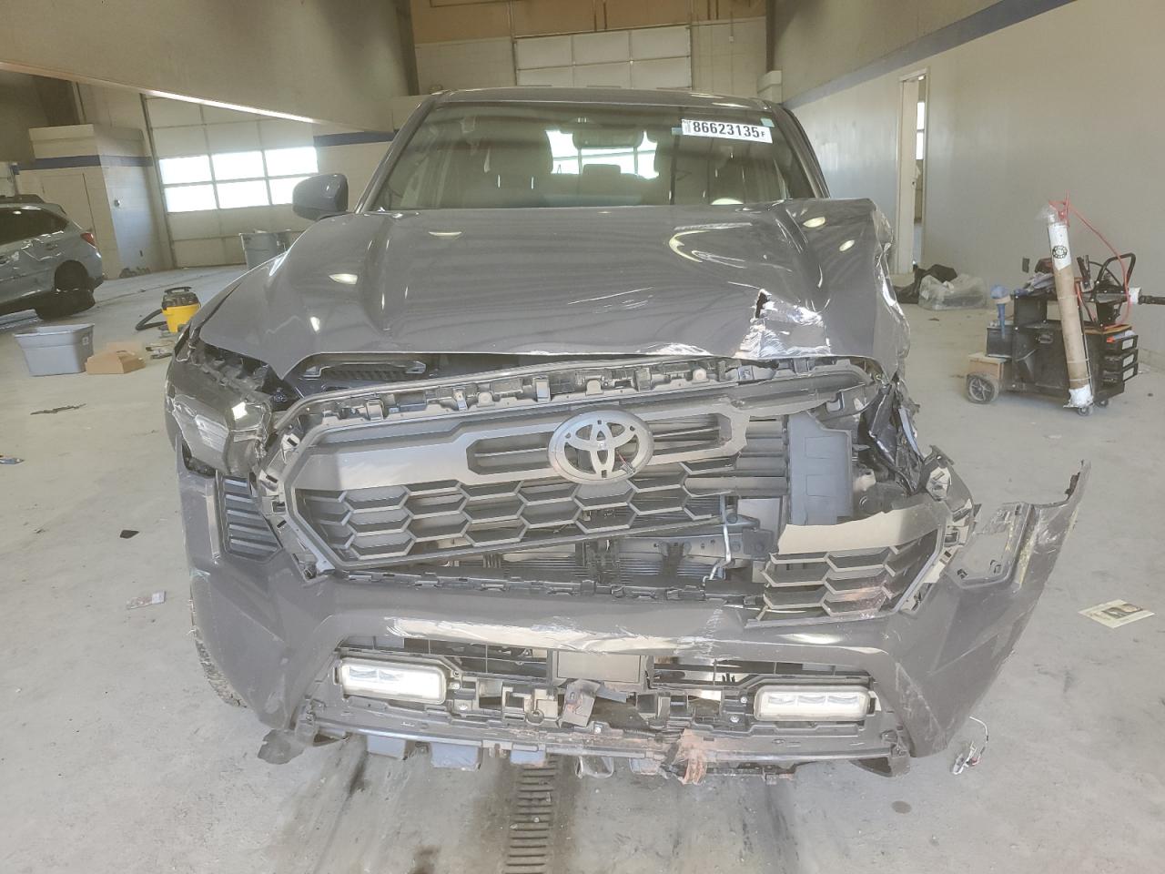 Toyota Tacoma Double Cab Image 11