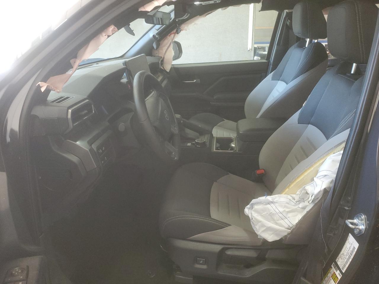 Toyota Tacoma Double Cab Image 13