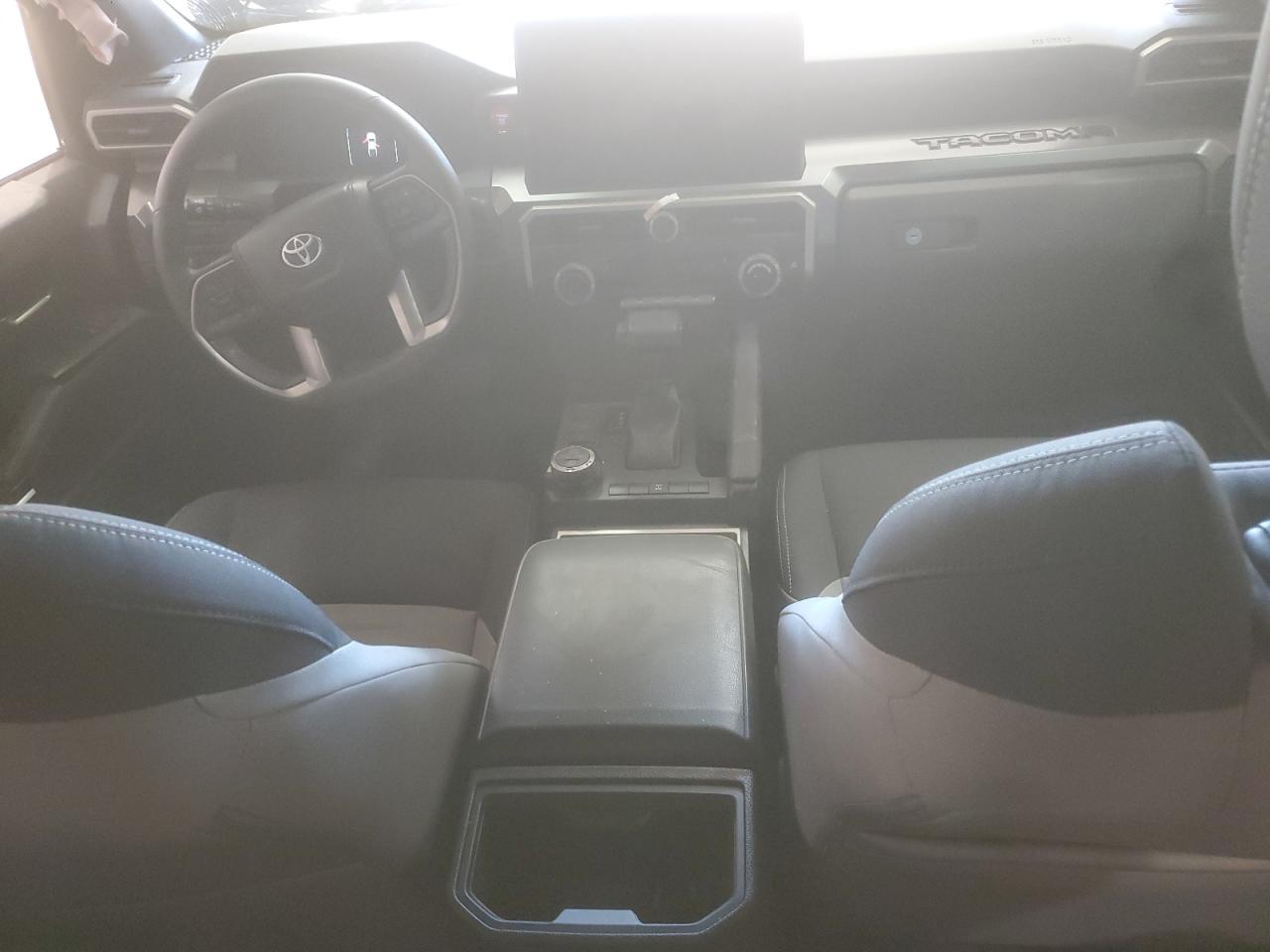 Toyota Tacoma Double Cab Image 4