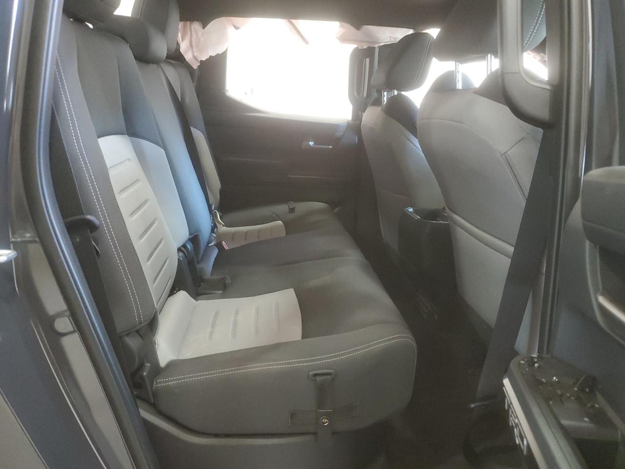 Toyota Tacoma Double Cab Image 8