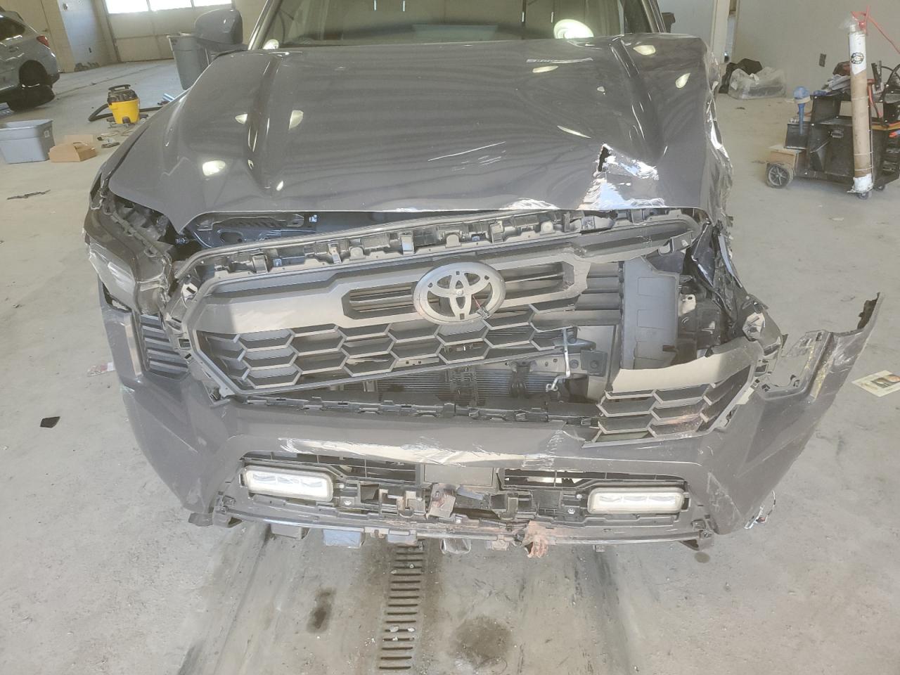 Toyota Tacoma Double Cab Image 6