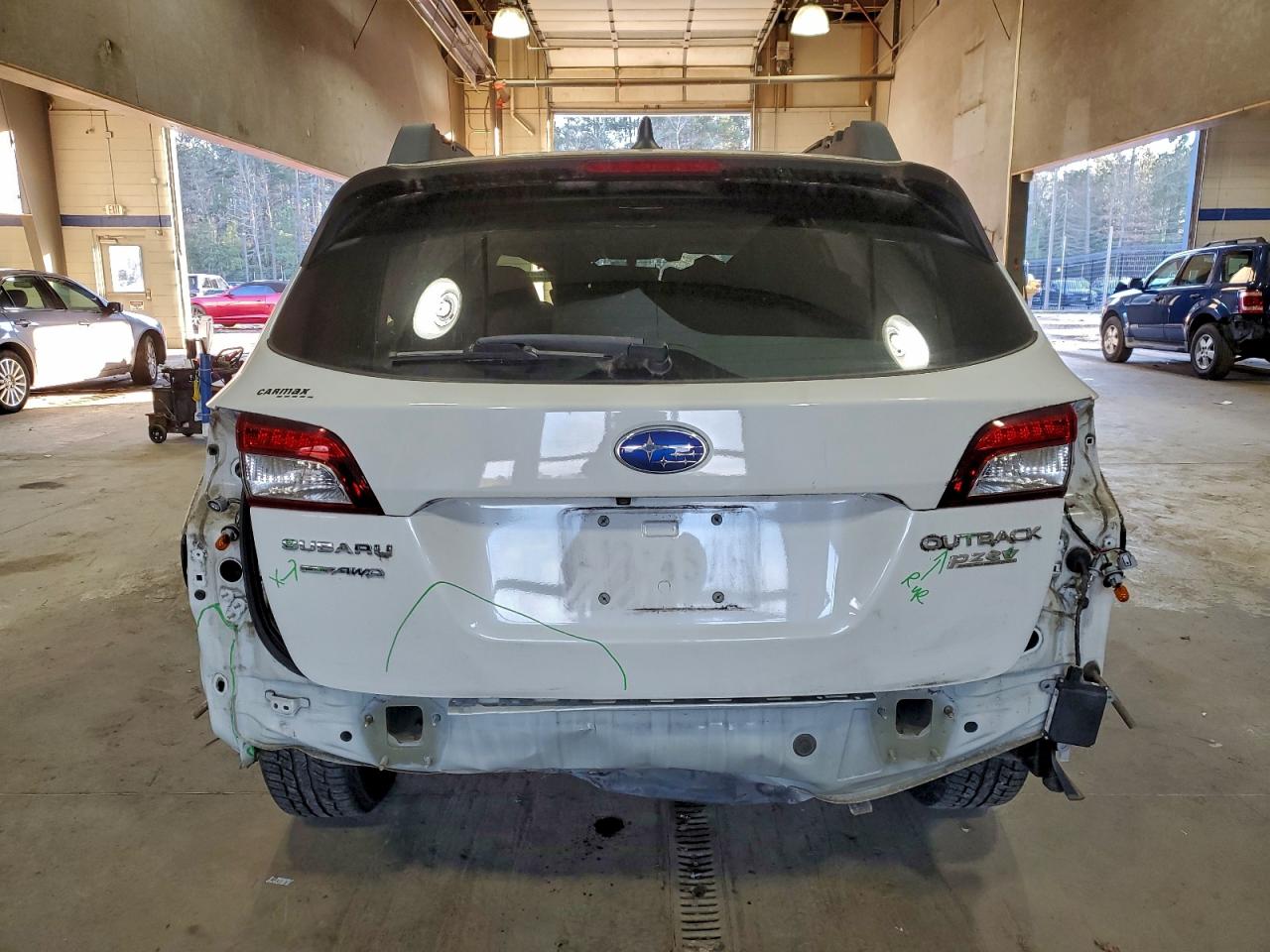 Subaru Outback 2.5i Limited Image 6