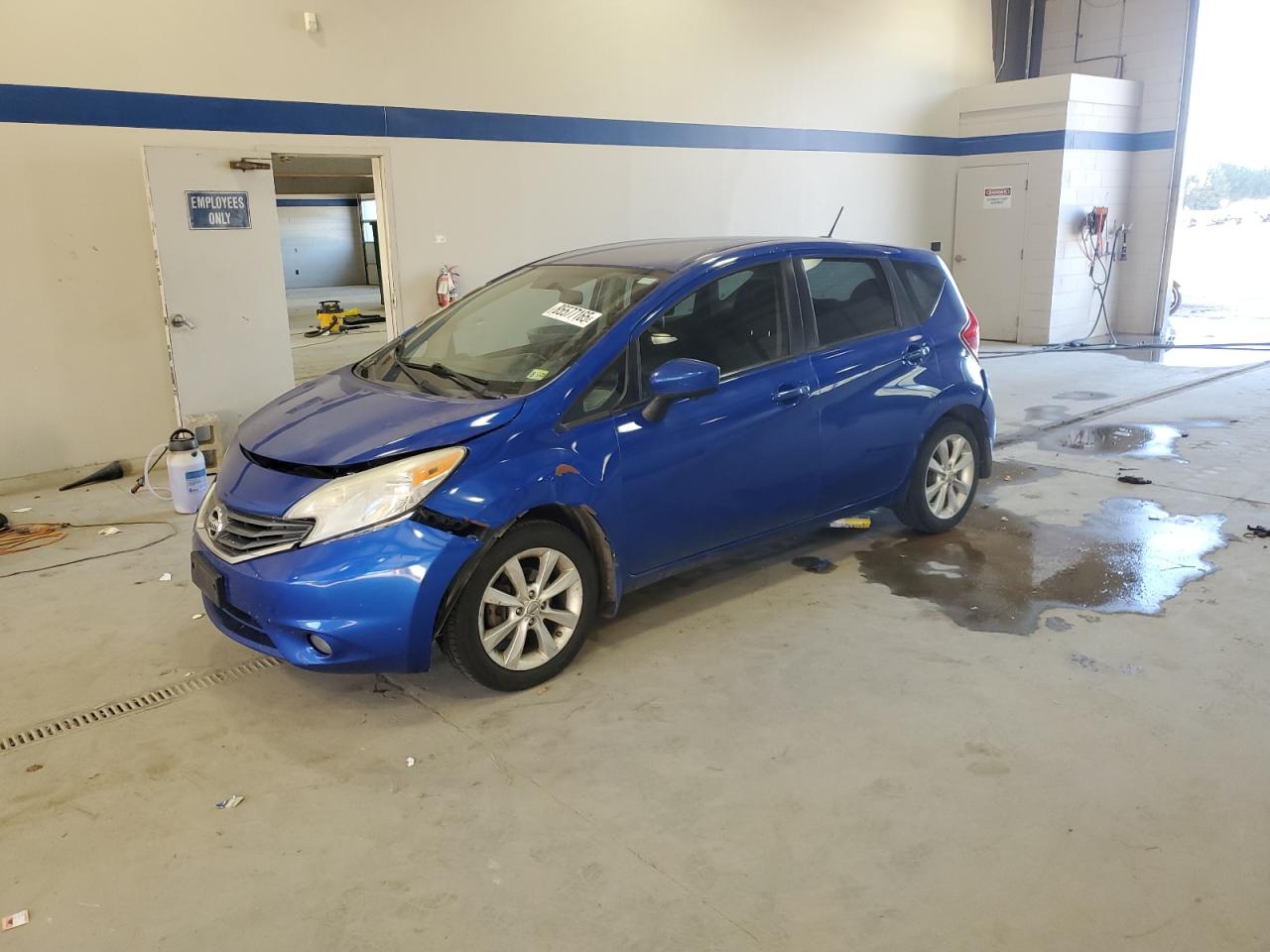 Nissan Versa S Image 1