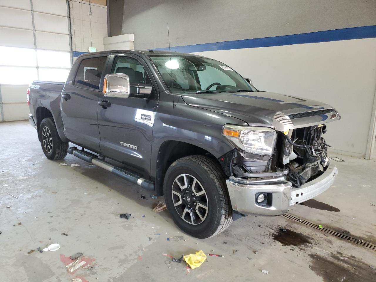 Toyota Tundra Crewmax Sr5 Image 3