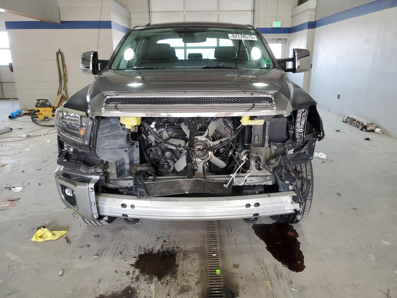 Toyota Tundra Crewmax Sr5 Image 6