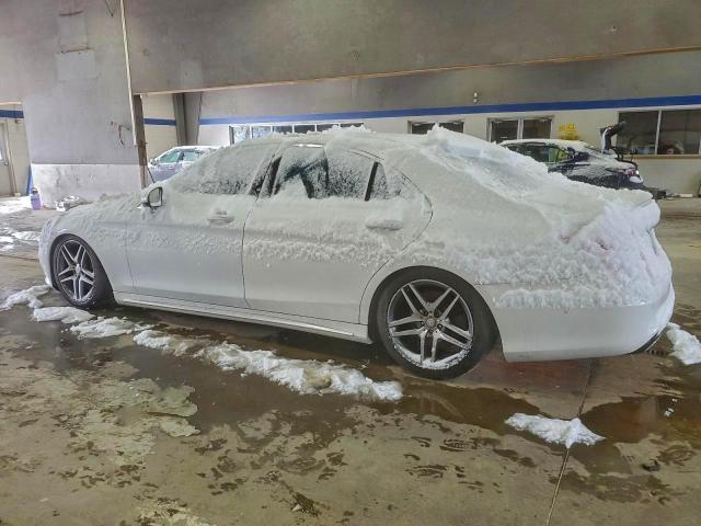 Mercedes-Benz S-Class 550 Image 3