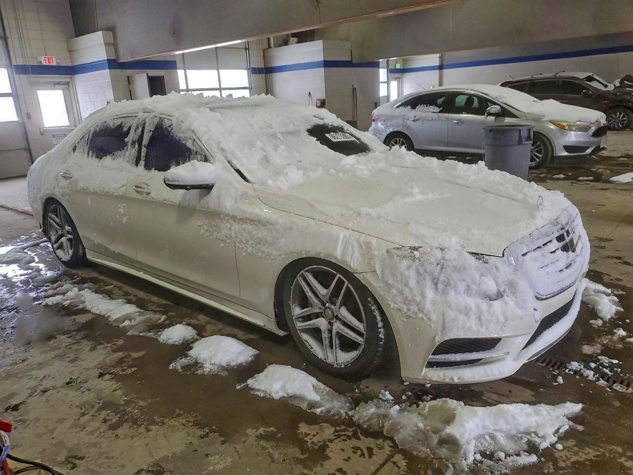 Mercedes-Benz S-Class 550 Image 6