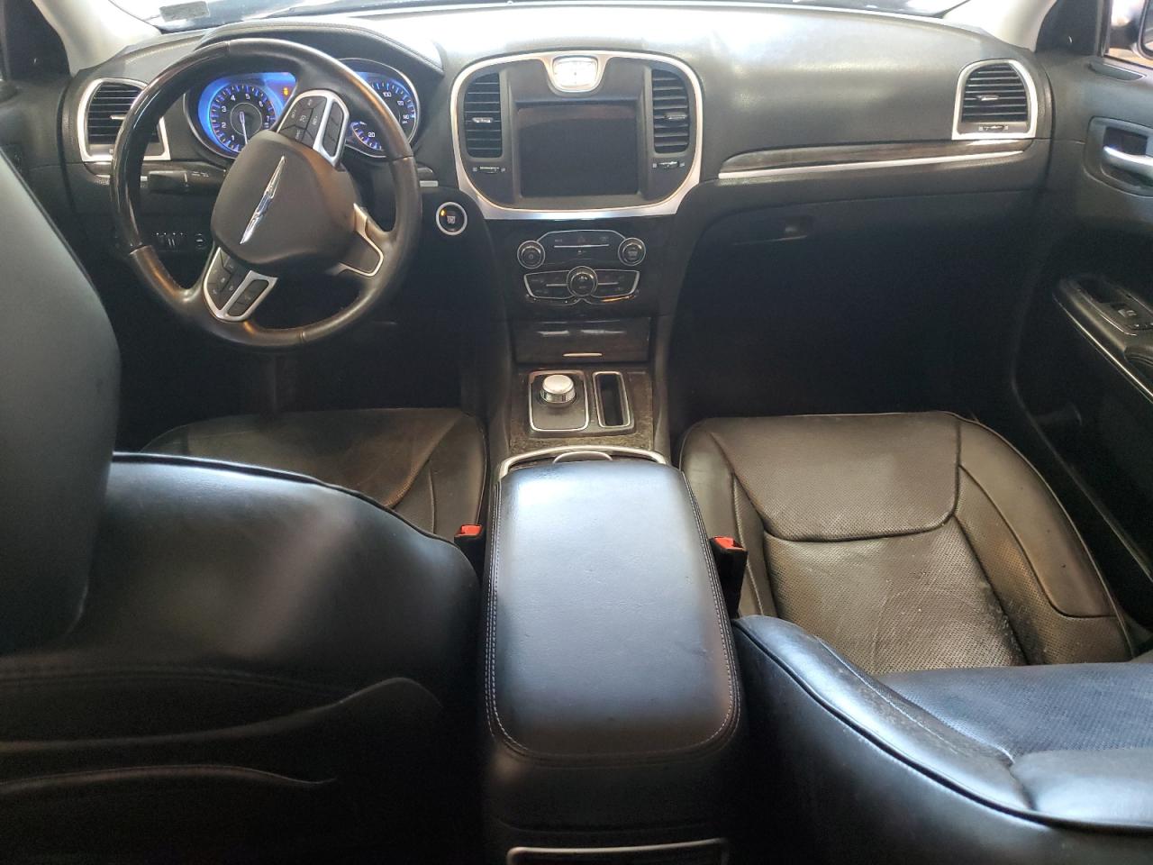 Chrysler 300 Image 6