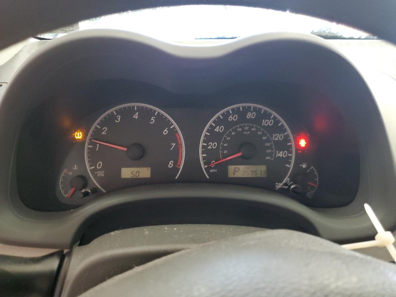 Toyota Corolla Base Image 11