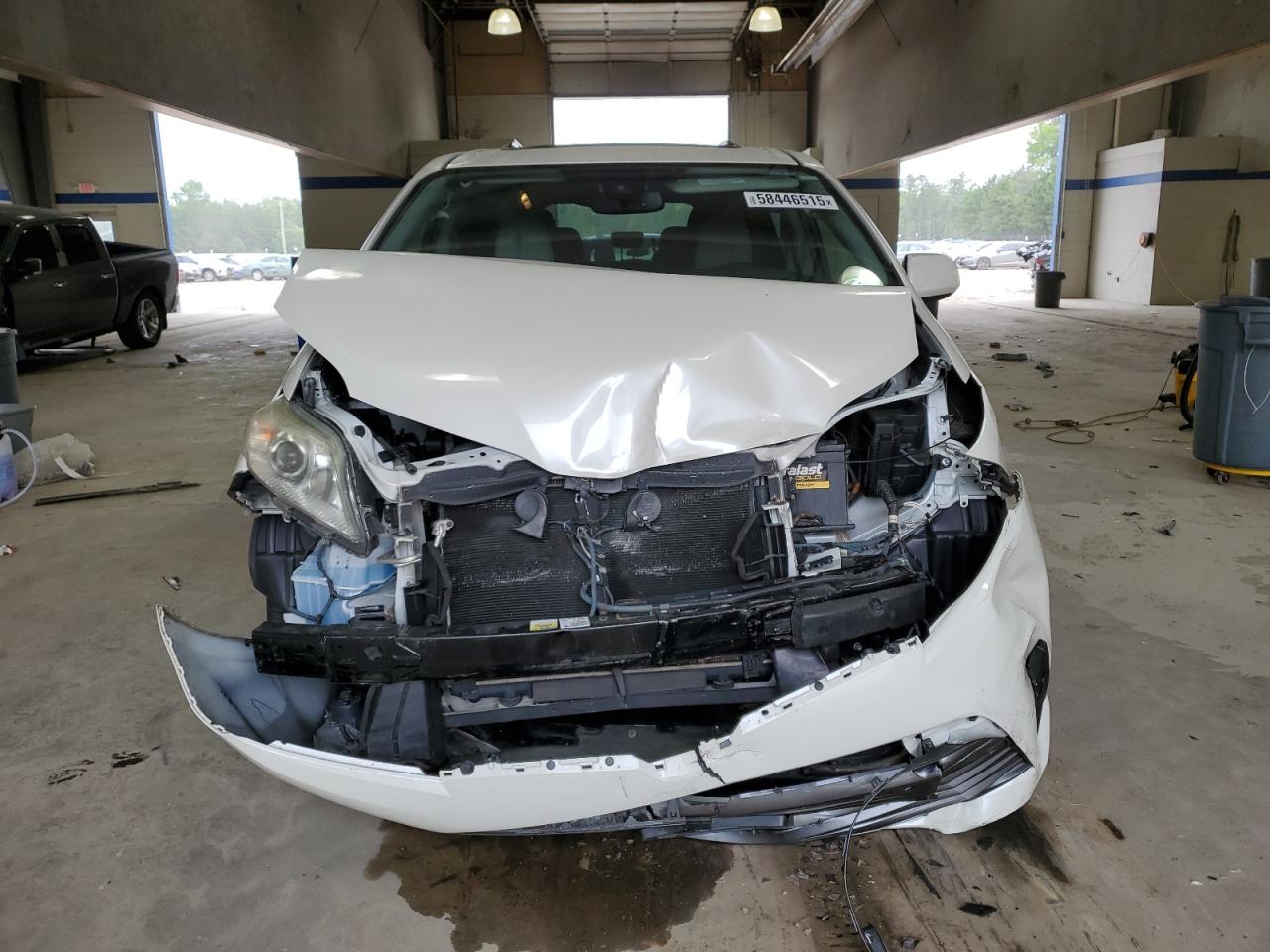 Toyota Sienna Xle Image 12