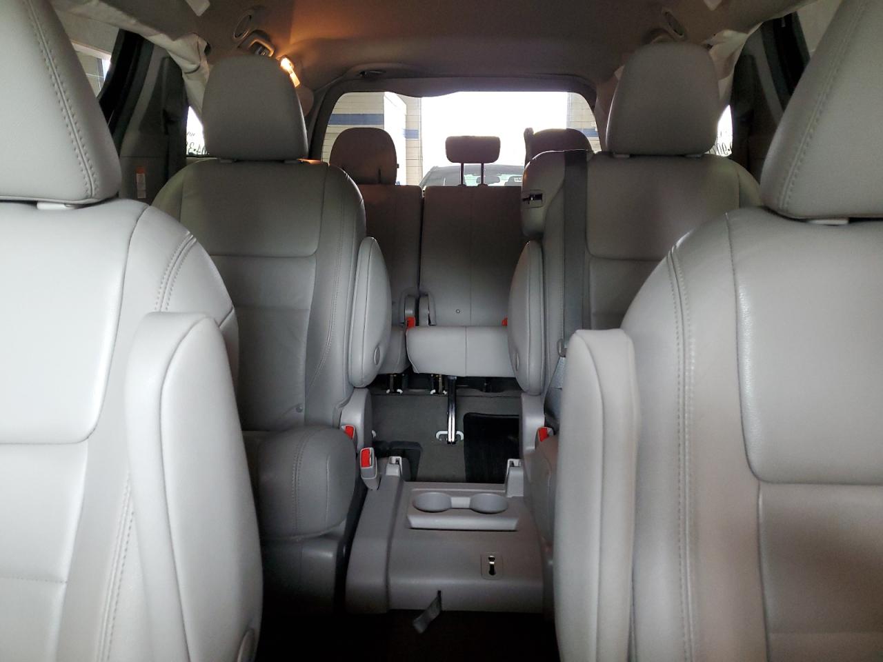 Toyota Sienna Xle Image 9