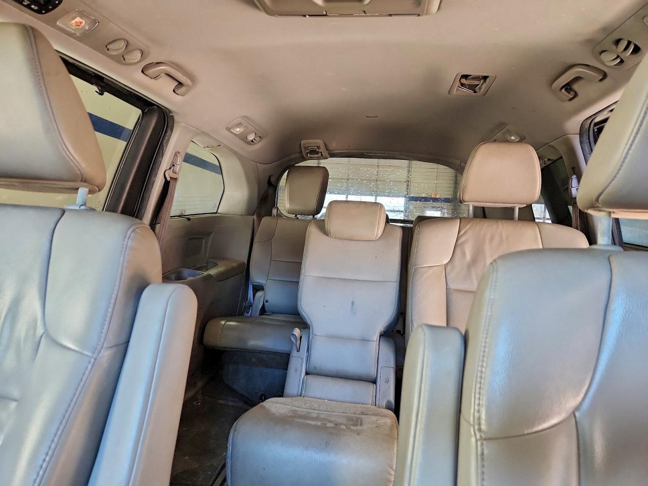 Honda Odyssey Touring Image 11