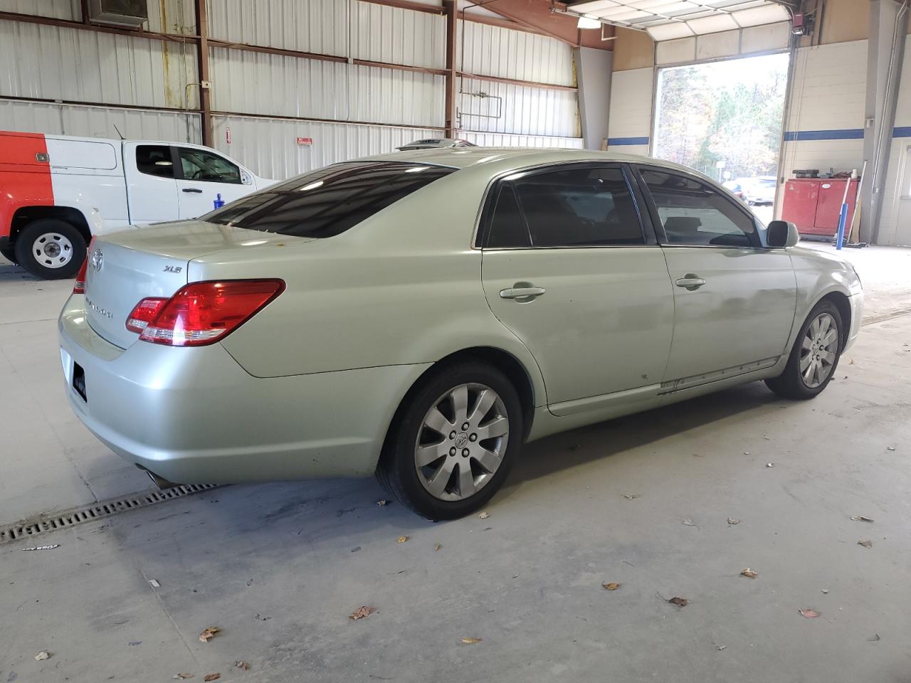 Toyota Avalon Xl Image 8