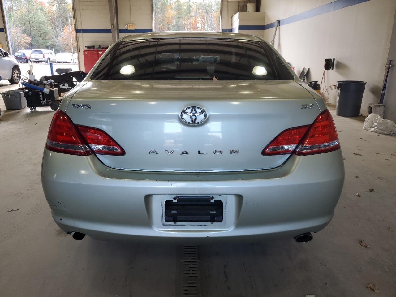 Toyota Avalon Xl Image 7