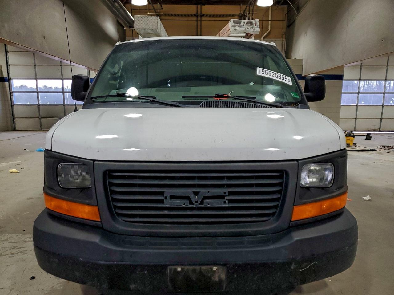 GMC Savana G2500 Image 8