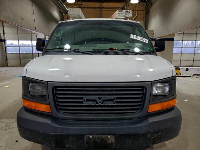 GMC Savana G2500 Image 8