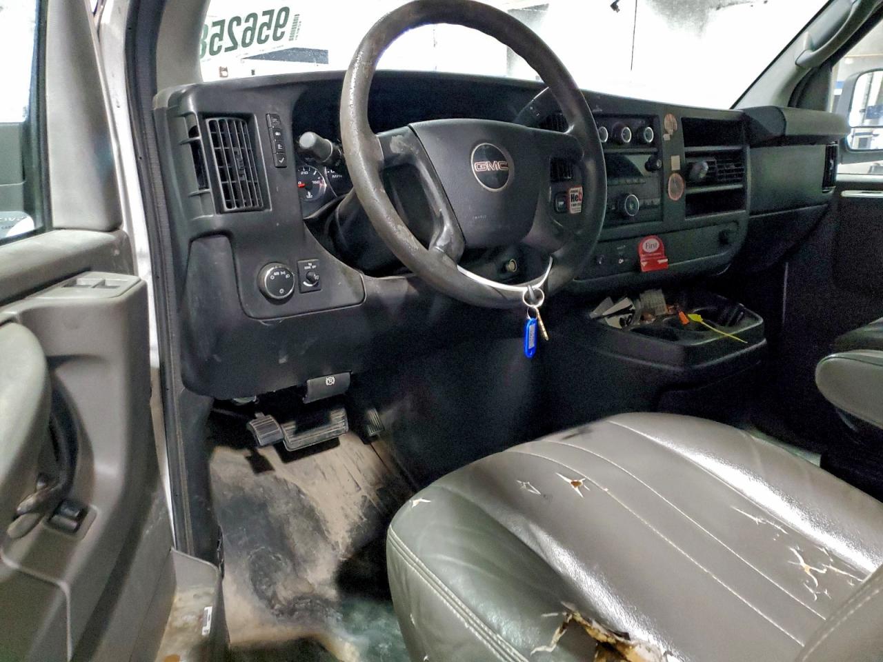 GMC Savana G2500 Image 12