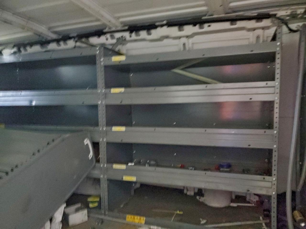 GMC Savana G2500 Image 6