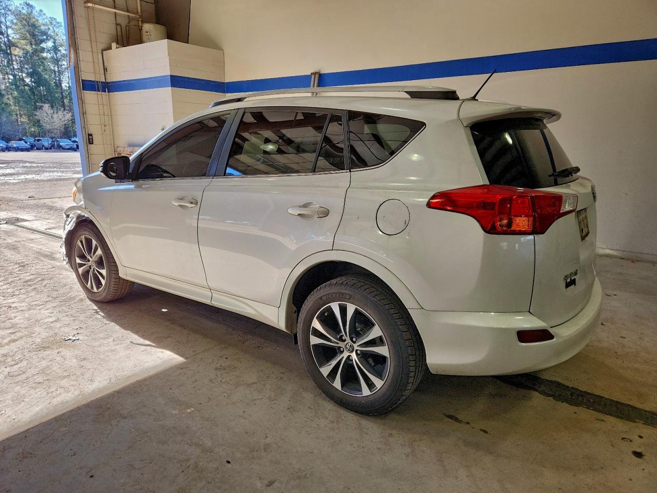 Toyota RAV4 Limited Image 2