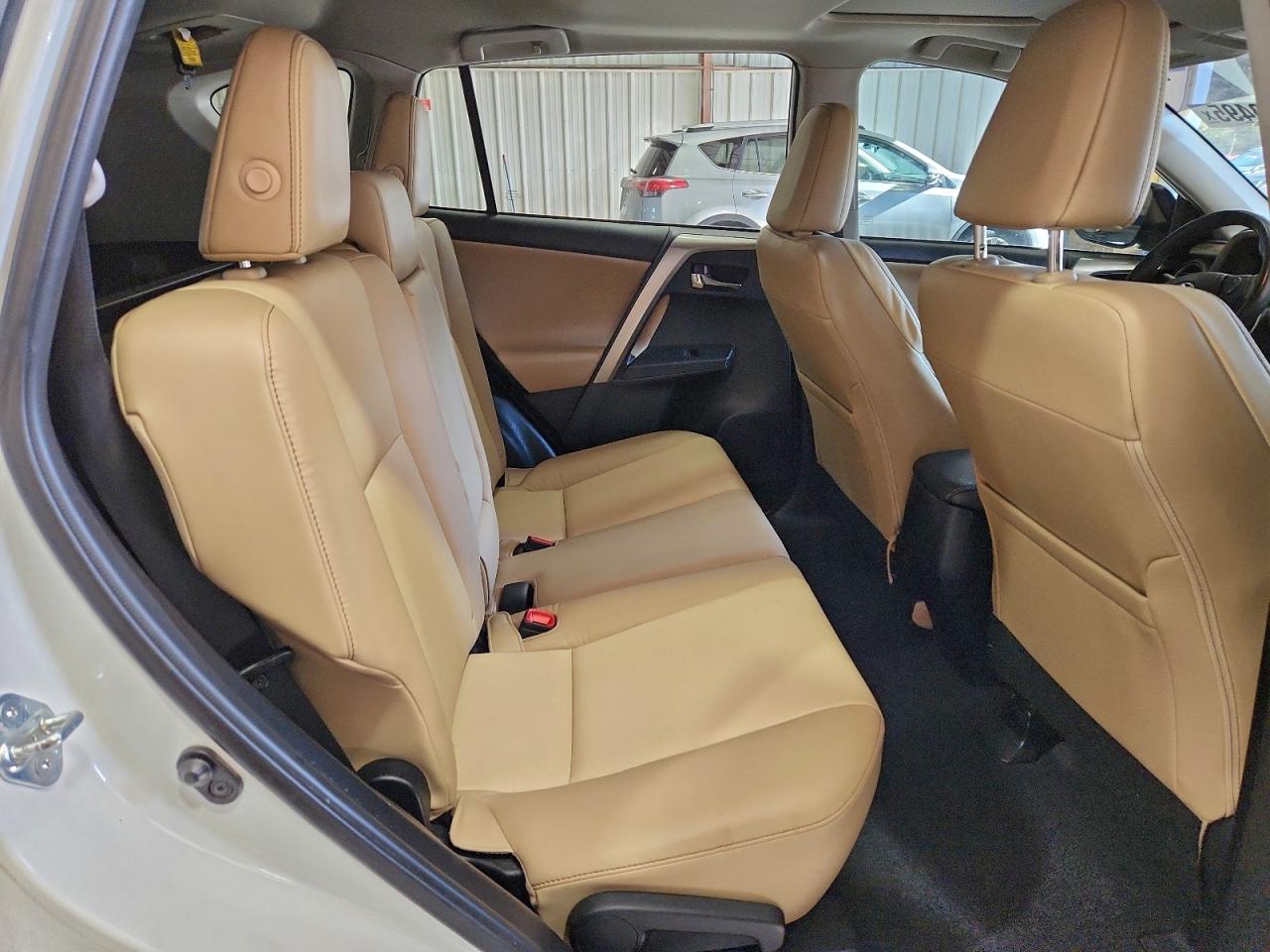 Toyota RAV4 Limited Image 9