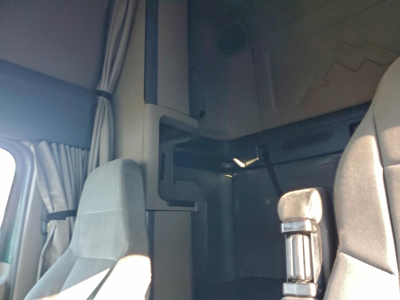 Freightliner Cascadia 1 Image 5