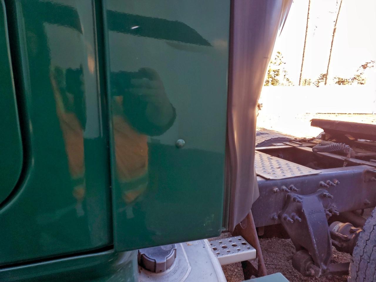 Freightliner Cascadia 1 Image 9