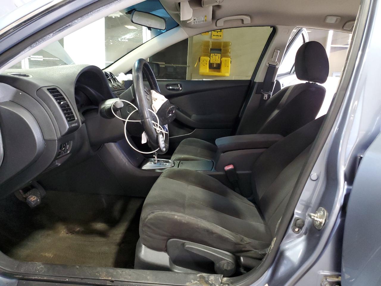 Nissan Altima Base Image 8
