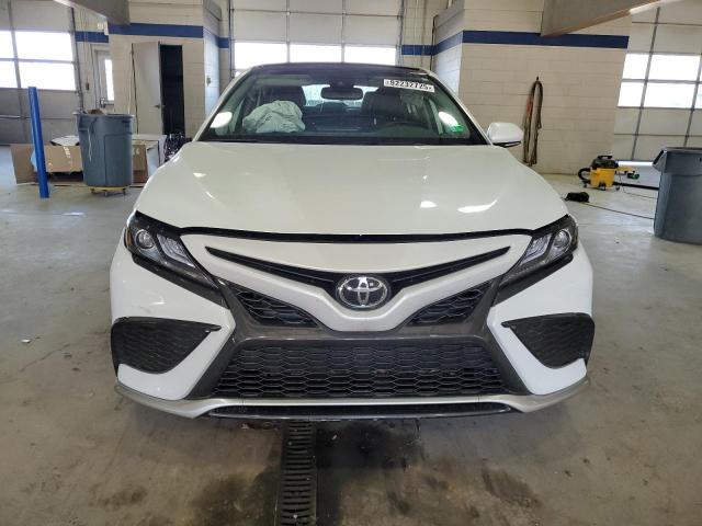 Toyota Camry Xse Image 3