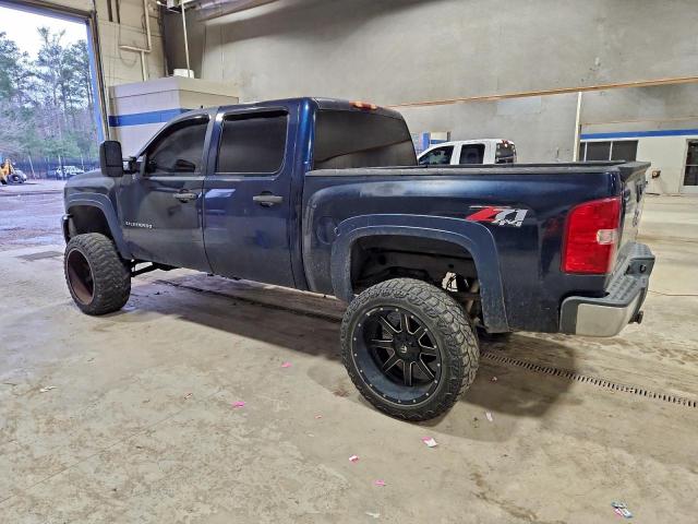 Chevrolet Silverado K1500 Crew Cab Image 2
