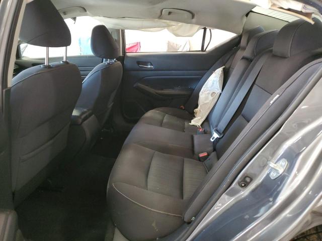 Nissan Altima S Image 8