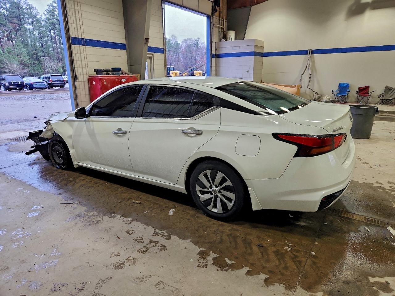 Nissan Altima S Image 2