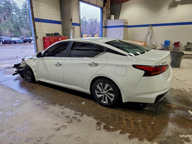 Nissan Altima S Image 2