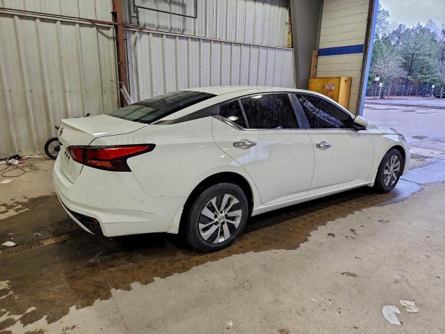 Nissan Altima S Image 12