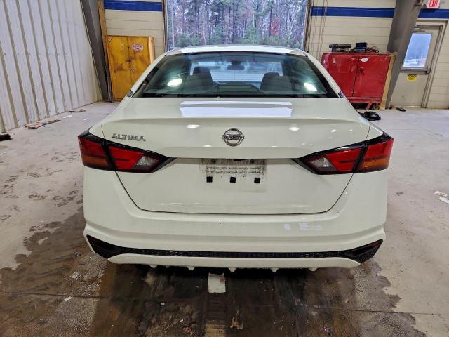 Nissan Altima S Image 6