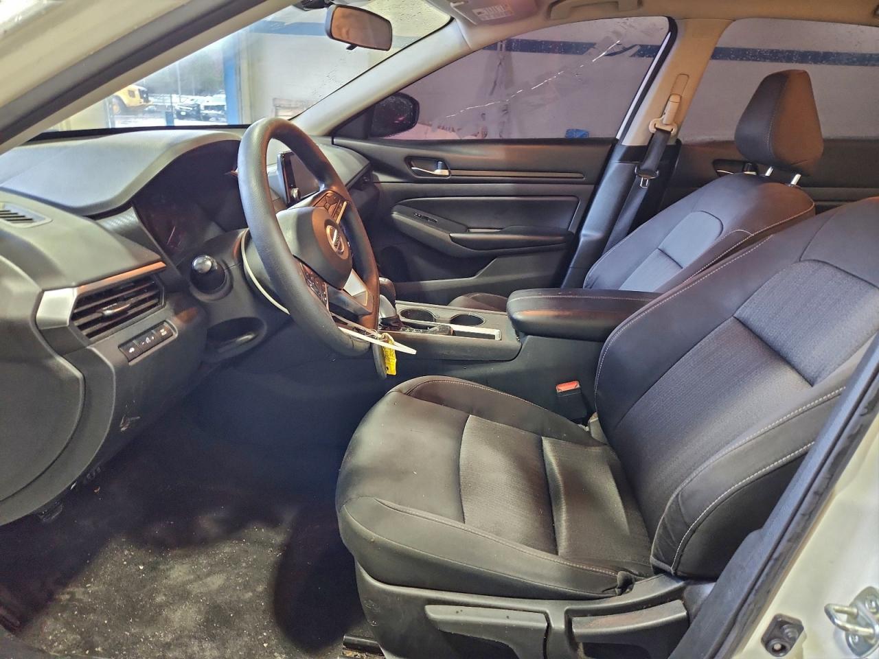 Nissan Altima S Image 4