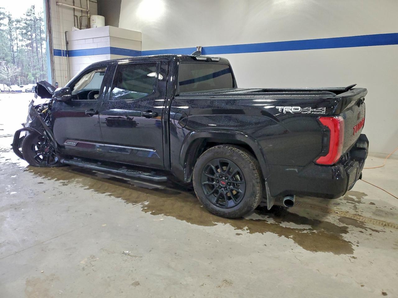 Toyota Tundra Crewmax Limited Image 2