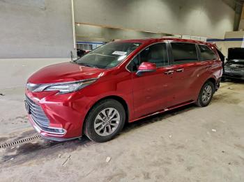  Salvage Toyota Sienna