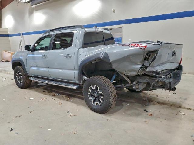 Toyota Tacoma Double Cab Image 3