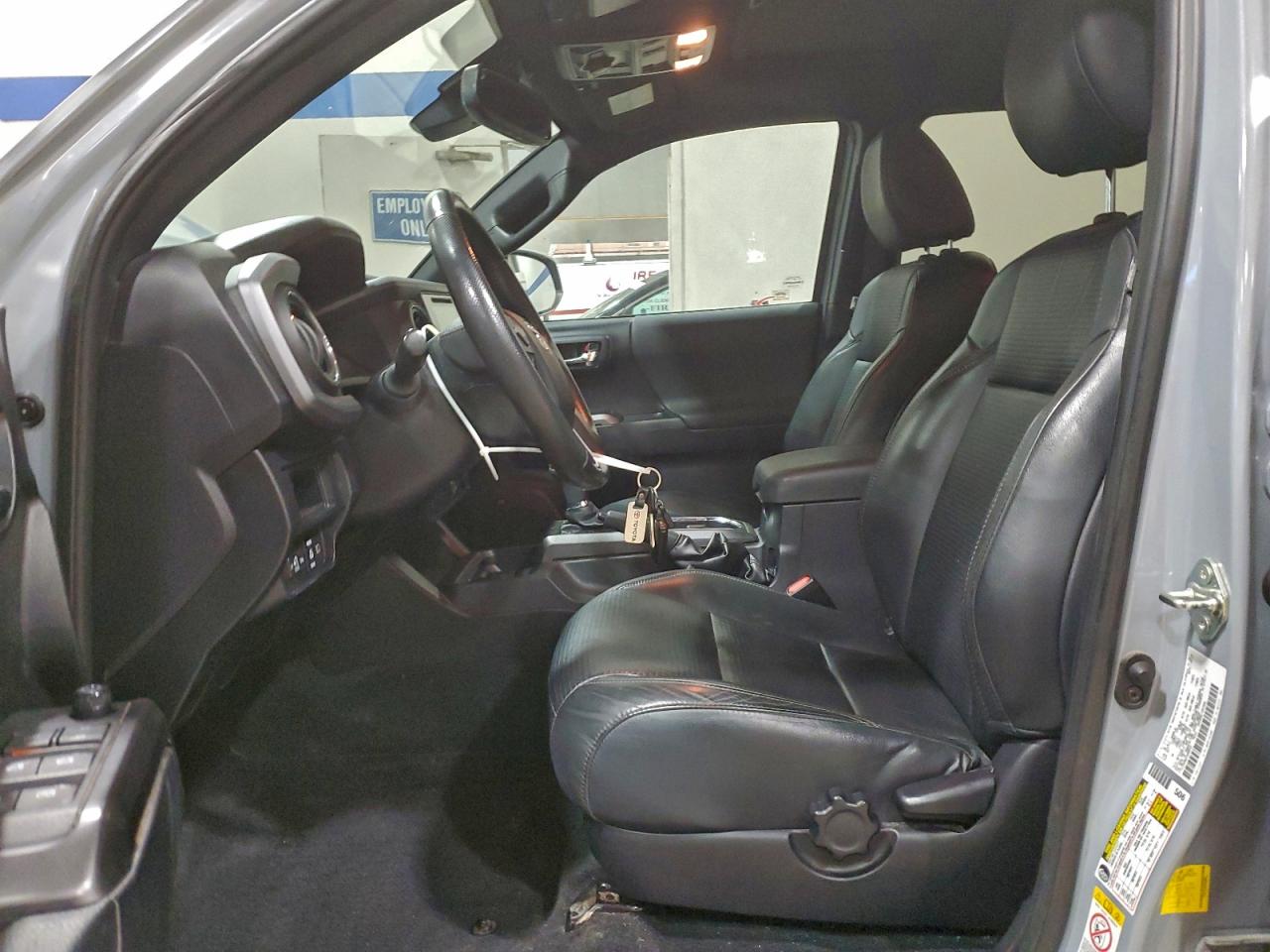 Toyota Tacoma Double Cab Image 4